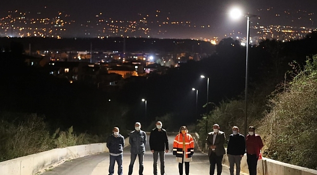 İzmit karanlık sokaklar güneş enerjisi ile aydınlanıyor