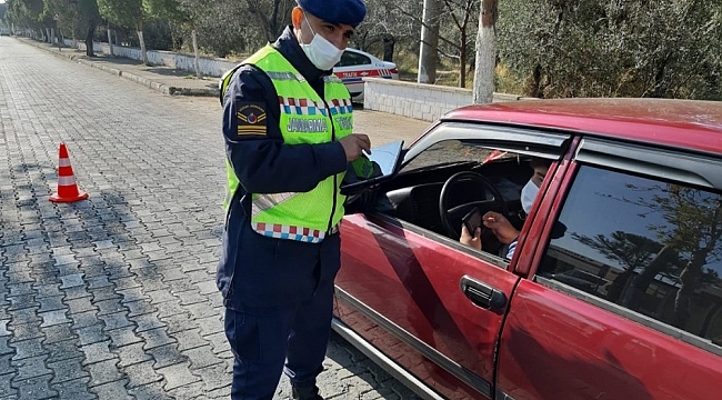 Jandarma emniyet kemeri takmayan sürücülere ceza yağdırdı