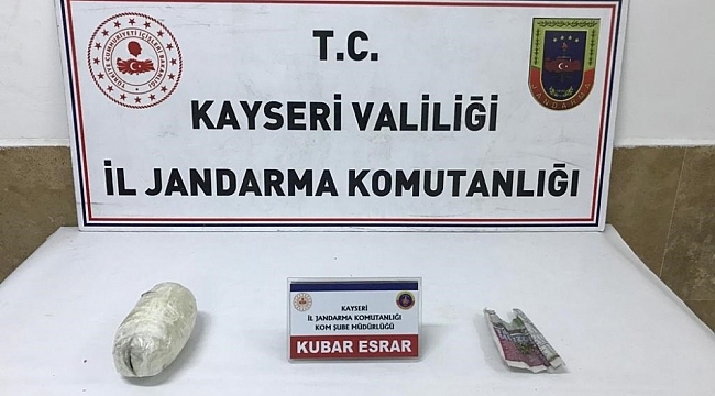 Jandarmanın çevirdiği yolcu otobüsünde 450 gram esrar ele geçirildi