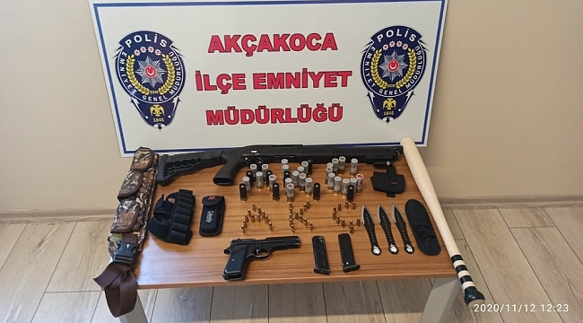 Kaçan şahsın aracından ruhsatsız silah ve tüfek çıktı