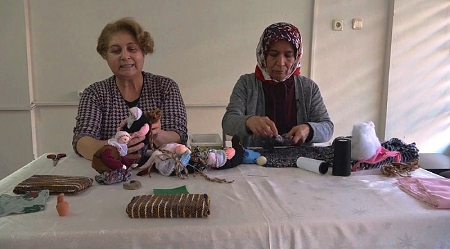 Kadınlar hem para kazanıyor hem de geleneksel kültürü yaşatıyor
