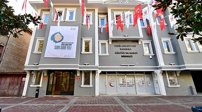 Kadırga Sanat Galerileri 'Ebru Sanatının Son 500 Yılı' sergisiyle açıldı
