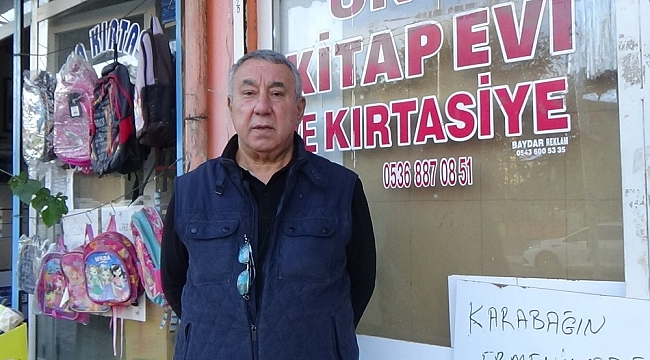 Karabağ zaferi şerefine kırtasiye dükkanında indirim yaptı