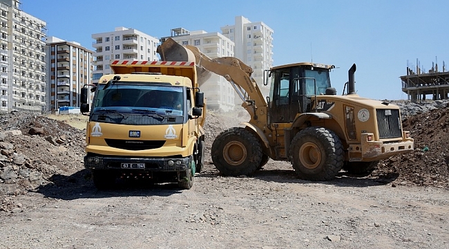 Karaköprü'de yeni yol açma çalışmaları sürüyor