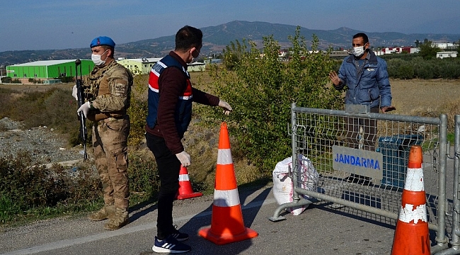 Karantina köyündeki vatandaşların ihtiyaçlarını jandarma karşılıyor