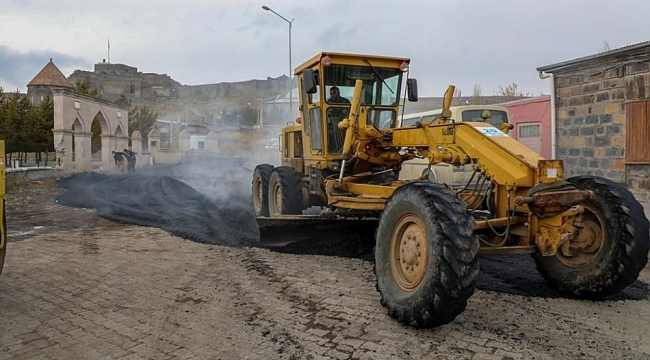 Kars Belediyesi yol çalışmalarını sürdürüyor