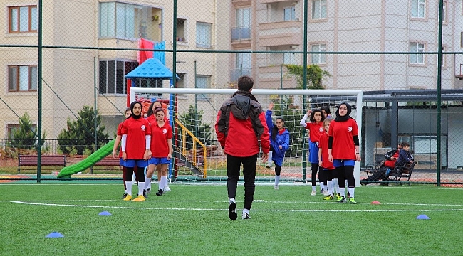 Kartal Belediyesi'nin 6 branşta verdiği spor eğitimleri devam ediyor