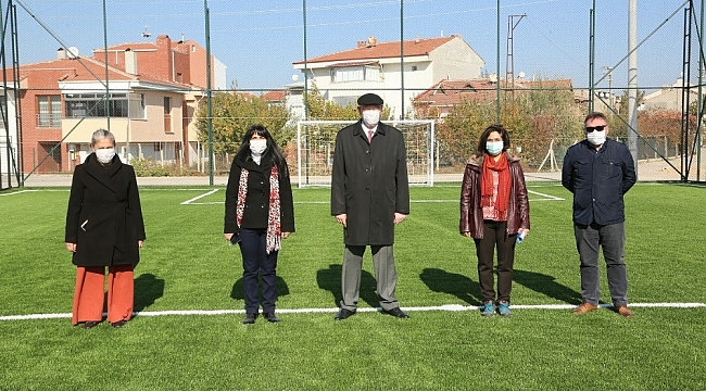 Kazım Kurt Gündoğdululara verdiği halı saha sözünü tuttu