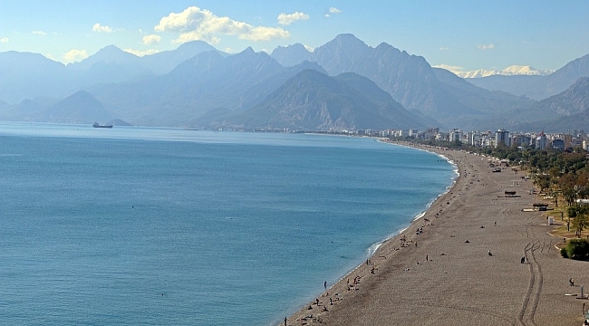 Kısıtlama öncesi dünyaca ünlü sahil turistlere kaldı