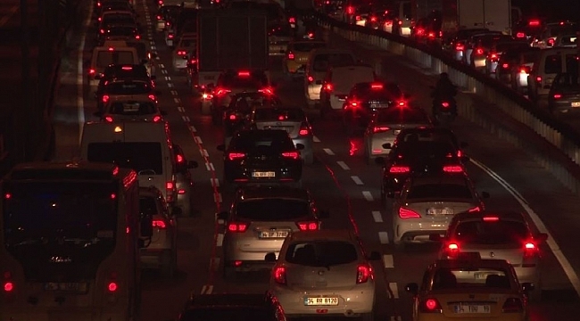 Kısıtlama öncesi metrobüs ve -E5'te yoğunluk oluştu
