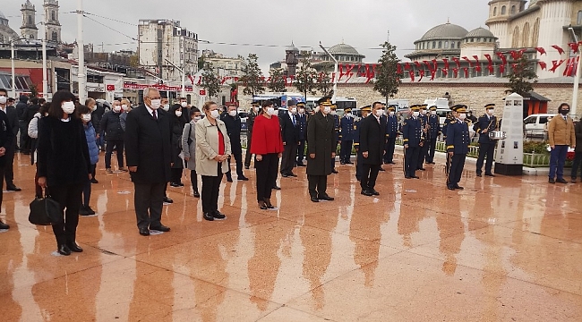 KKTC'nin 37'nci kuruluş yıl dönümünde Taksim'de tören düzenlendi