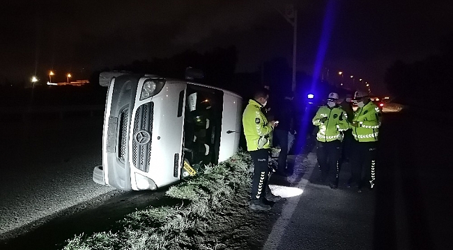 Kocaeli'de işçileri taşıyan servis minibüsü devrildi: 6 yaralı