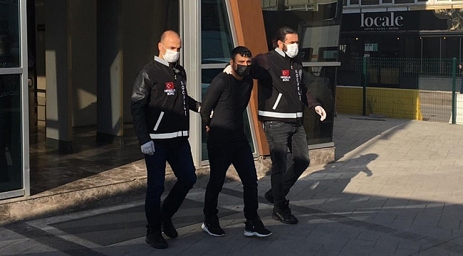 Kocaeli'de otomobilden 200 bin TL çalan 3 hırsız yakalandı