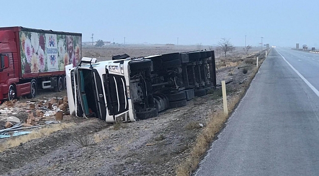 Kontrolden çıkan tır devrildi: 1 yaralı