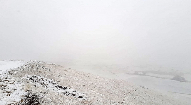 Kop Dağı geçidinde kar ve sis etkili oluyor