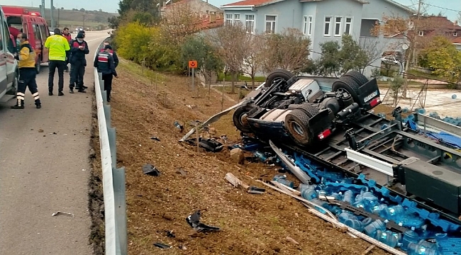 Köpeğe çarpmamak için manevra yapınca devrildi: 5 yaralı