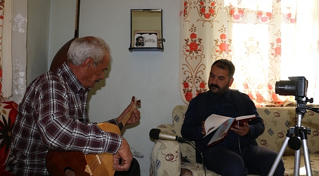 Köy köy dolaşıp sözlü halk geleneğini kayıt altına alıyor