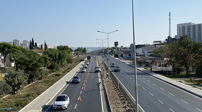 Kuşadası çevre yolu refüj ve kavşaklarda peyzaj çalışması başladı