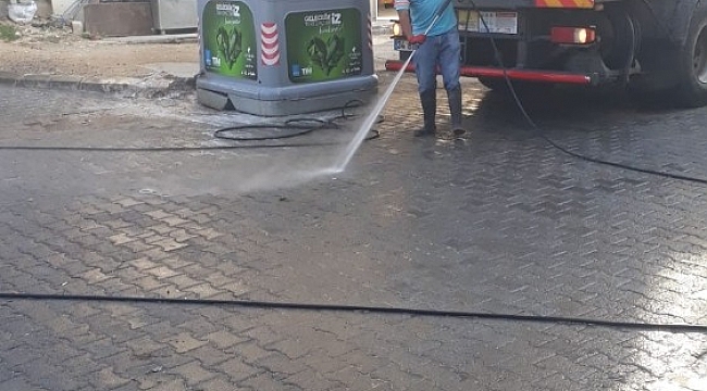 Kuşadası'nda tüm cadde ve sokaklar dezenfekte ediliyor