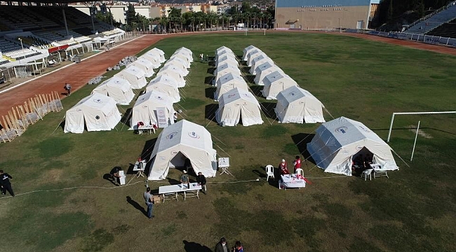 Kuşadası'nda stadyumda çadır kent kuruldu