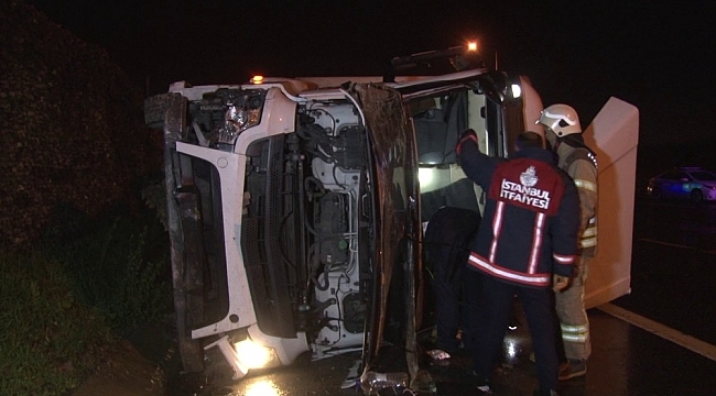 Kuzey Marmara Otoyolunda tır devrildi: 1 yaralı
