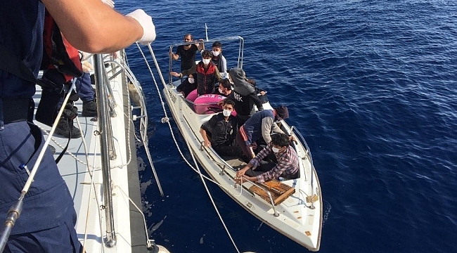 Mersin'de teknede 13 kaçak göçmen yakalandı