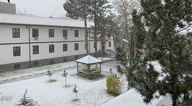 Meteoroloji uyarmıştı: Kırıkkale'ye mevsimin ilk karı yağdı