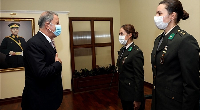 Milli Savunma Bakanı Hulusi Akar, MSB'de görevli öğretmenlerle bir araya geldi