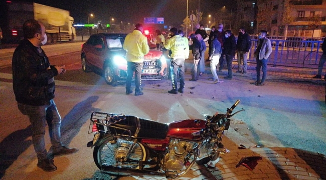 Motosiklet ile otomobil kafa kafaya çarpıştı: 1 ağır yaralı