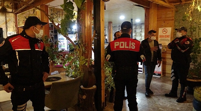 Müşteri dolu kafeler tek tek boşaltıldı