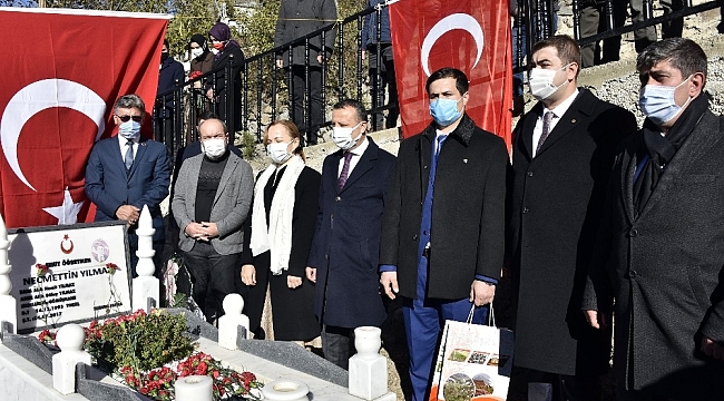 Necmettin öğretmenin kabrinde 24 Kasım 4. kez buruk geçti