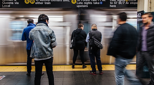 New York Metrosu'nda yolcular her gün korku içinde
