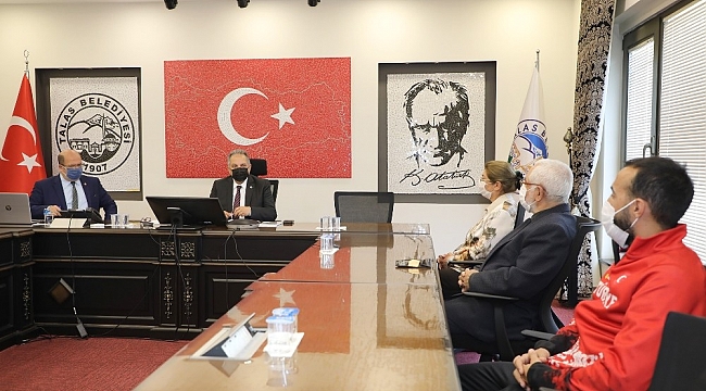 Öğretmen başkan öğretmenlerle buluştu