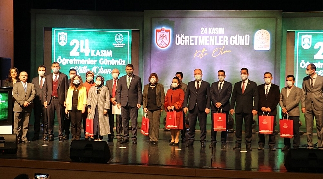 Öğretmenlere sürpriz doğum günü kutlaması