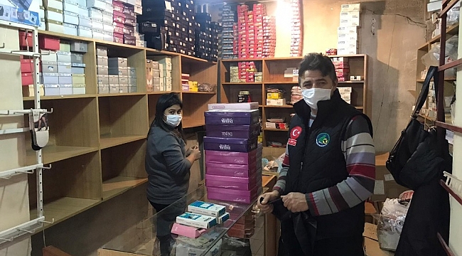 Ölen amcasının dükkanındaki giysileri hayır kurumlarına bağışladı