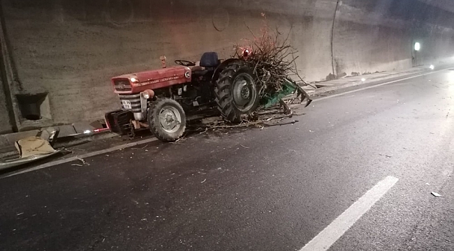 Otomobil ile traktör çarpıştı 3 kişi yaralandı