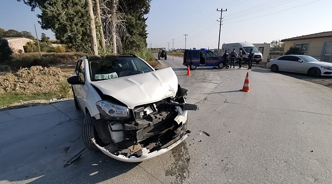Otomobil iş makinesine çarptı: 2 yaralı