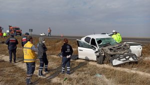 Otomobil tıra arkadan çarptı: 1 ölü, 1 yaralı