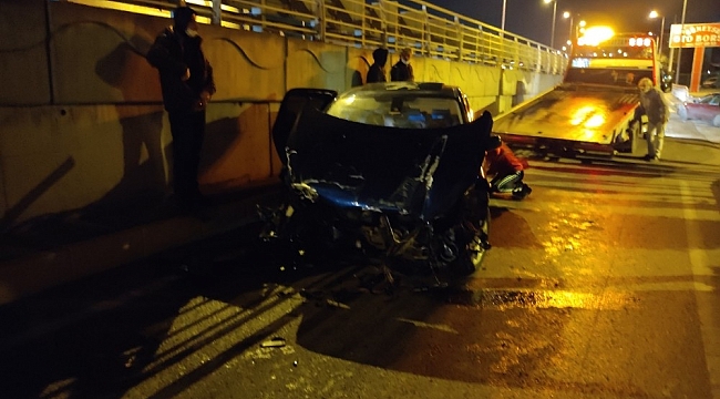 Otomobilin motorunun yerinden fırladığı kazadan burnu bile kanamadan kurtuldu