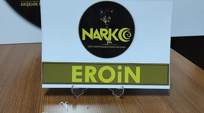 Polisin durdurduğu otomobildeki şahısların üzerinden 12 gram eroin ele geçirildi