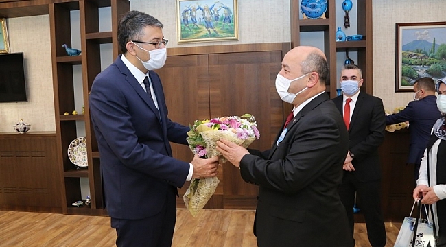 "Anadolu'nun her köşesinde bir öğretmenimizin imzası var"