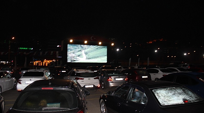 Rize'de 'Arabalı Sinema Etkinliği'ne yoğun ilgi