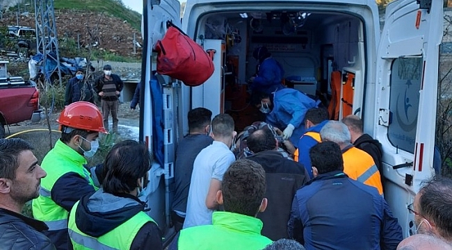 Rize'de beton mikserinin freni boşalınca dereye yuvarlandı