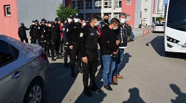 Şafak vakti gözaltına alınan 15 torbacı adliyeye sevk edildi