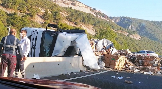 Sakar rampasında TIR devrildi