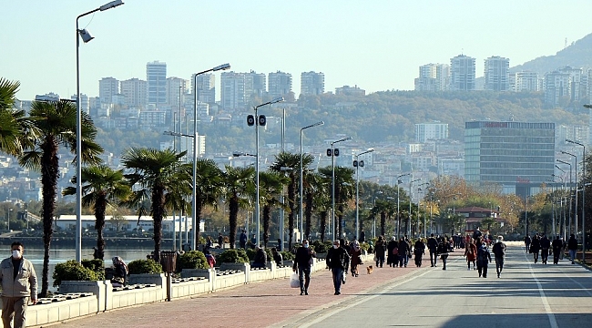 Samsunlu vatandaşlar güneşli havanın tadını çıkarttı