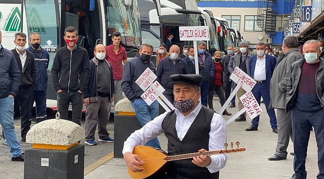 Sanatçı Aydın Aydın'dan çarpıcı eylem