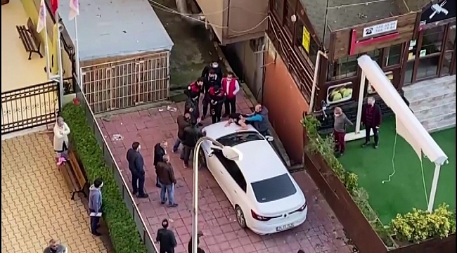 Şarkıcı Bulut Duman'ın uğradığı silahlı saldırı sonrası görüntüleri cep telefonlarına yansıdı