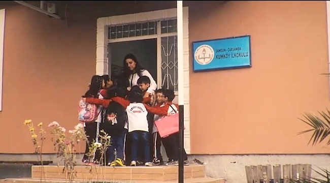 Sertab Erener'den öğretmenlere anlamlı hediye