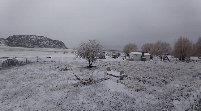 Seydikemer'e yılın ilk karı düştü